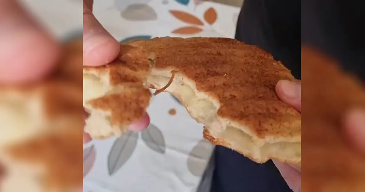 Mide bulandıran görüntü. Ekmekten paket lastiği çıktı