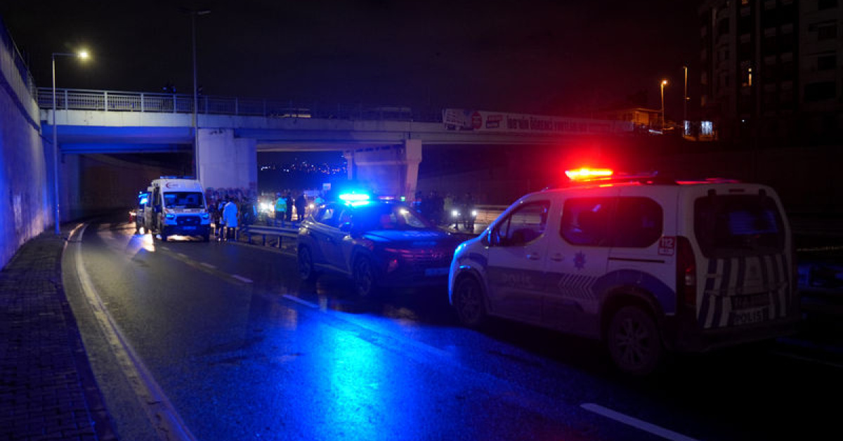 Motosiklet temizlik aracına çarptı: 2 ölü