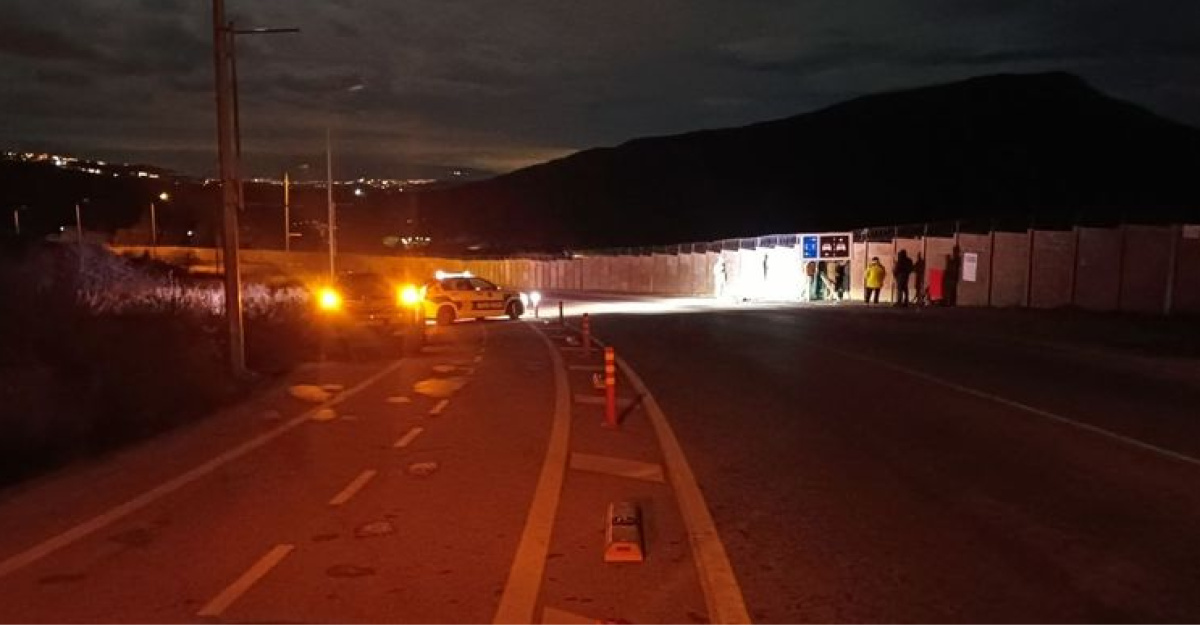 Motosikletle trafik işaret levhasına çarpan sürücü öldü