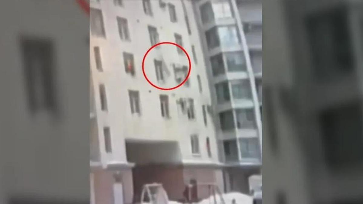 Mucize kurtarış! 7’nci kattan düşen çocuğu havada yakaladı