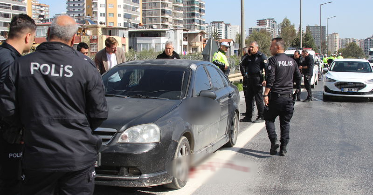 Otomobilde başından vurulmuş bulundu