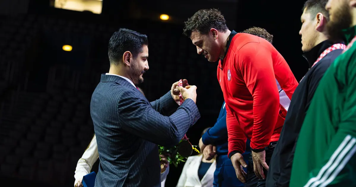 Rıza Kayaalp, mindere altınla döndü