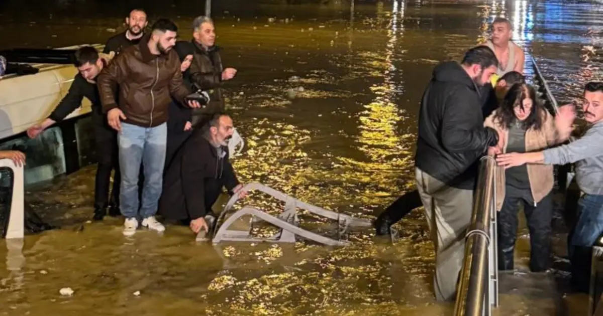 Sele kapılan minibüste can pazarı