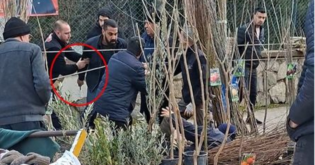 Seyyar satıcılardan zabıtalara bıçaklı saldırı