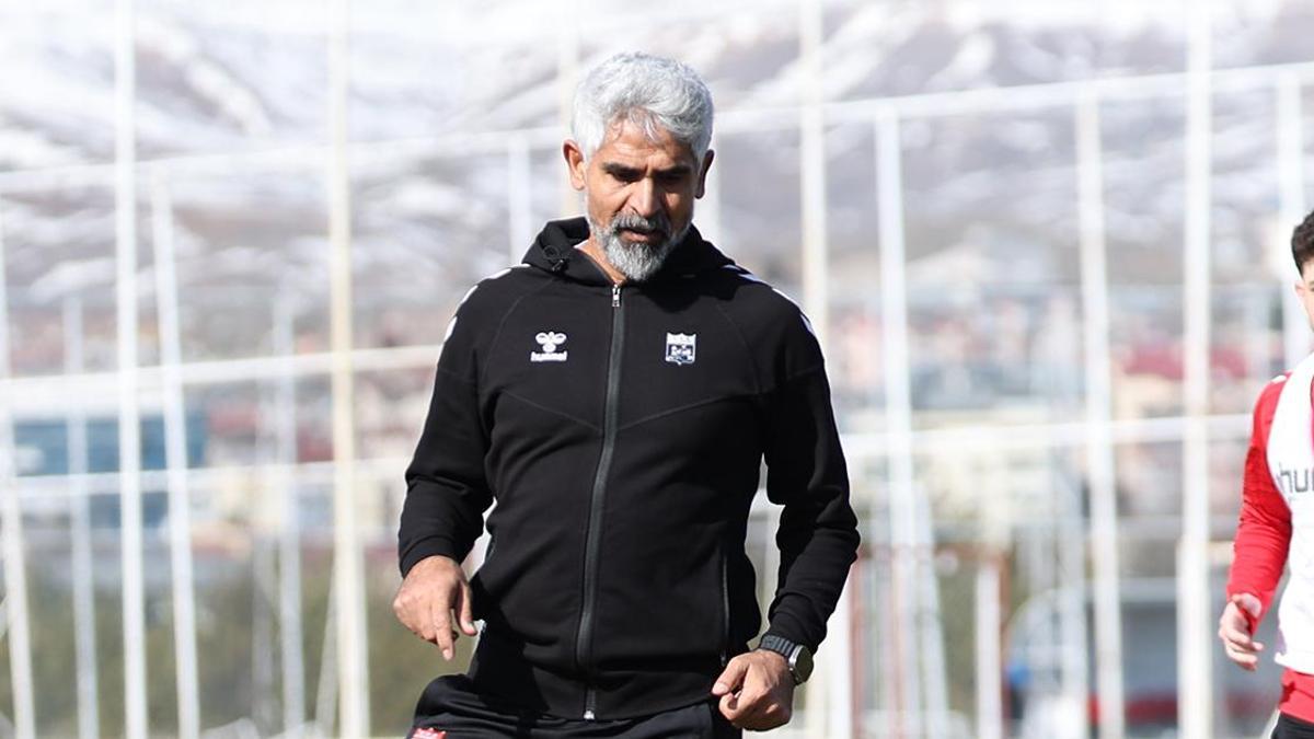 Sivasspor’a Adana Demirspor şoku! İsmet Taşdemir’den dikkat çeken açıklama