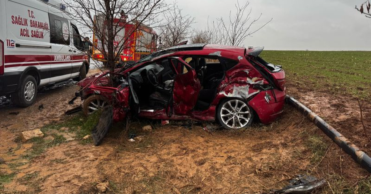 TIR ile otomobil çarpıştı: 2 ölü