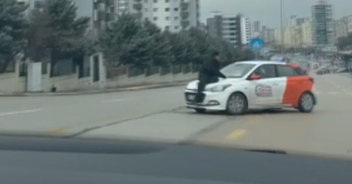 Tartışma sonrası aracın kaputunda metrelerce sürüklendi