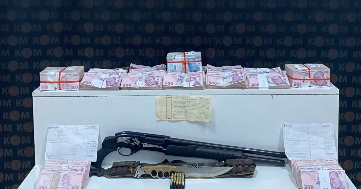 Tefecilik operasyonunda yatağın altından poşetler dolusu para çıktı