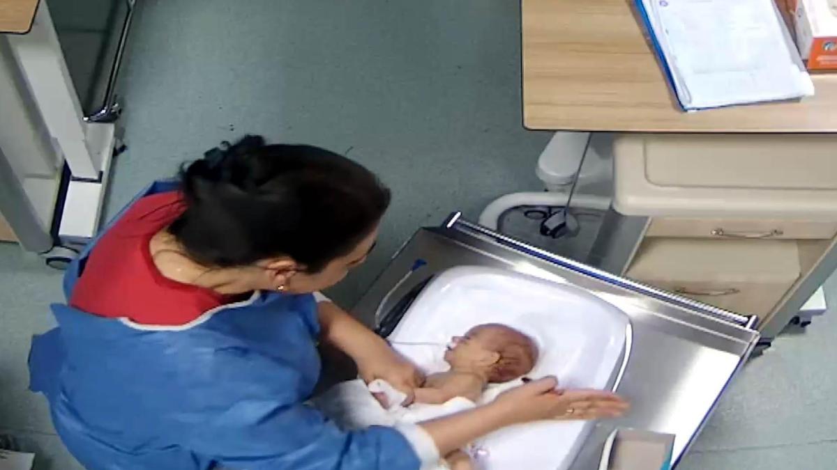 Türkiye’yi sarsan skandalda yeni perde! Tutuklu hemşirenin bir bebeği daha darbettiği ortaya çıktı