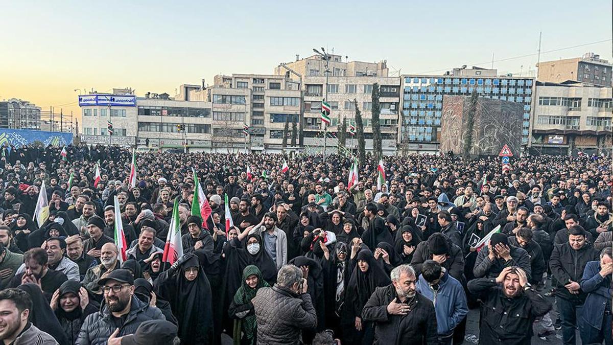 İran’da şimdi ne olacak? Tahran’da kuyruklar, kaçış ve sessiz korku