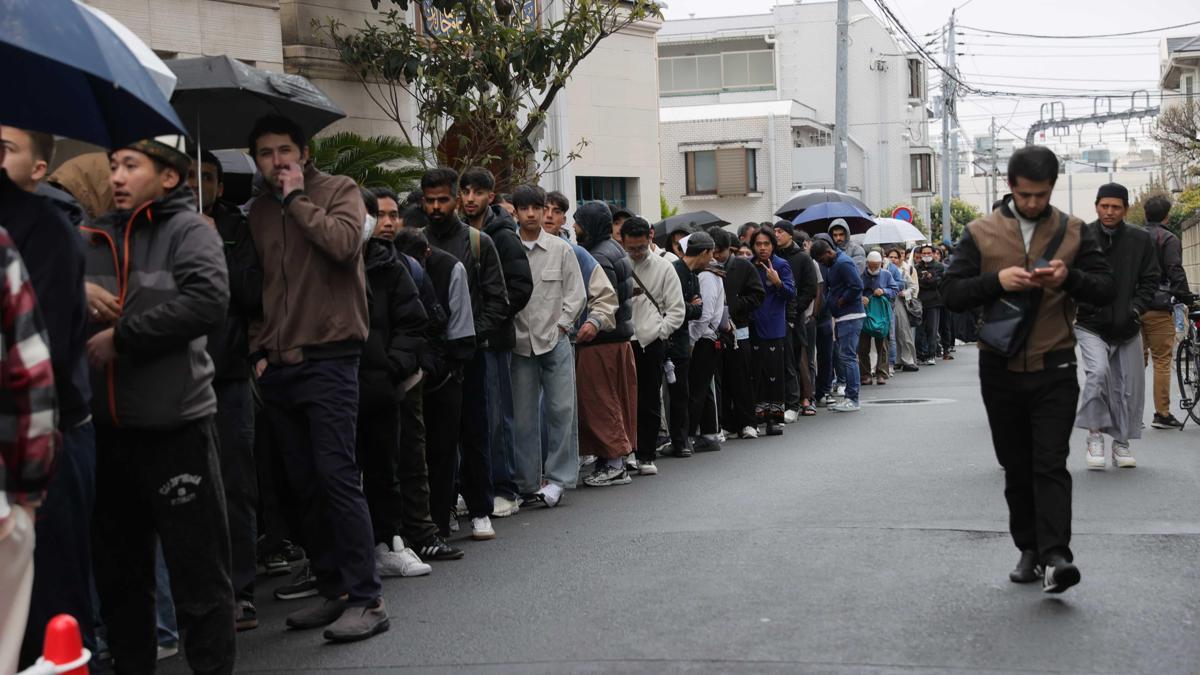 Tokyo’da bayram heyecanı! Bayram namazı üst üste 5 kez kılındı