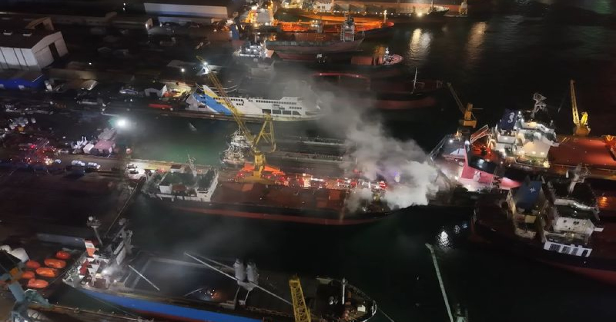 Tuzla’da kuru yük gemisinde yangın