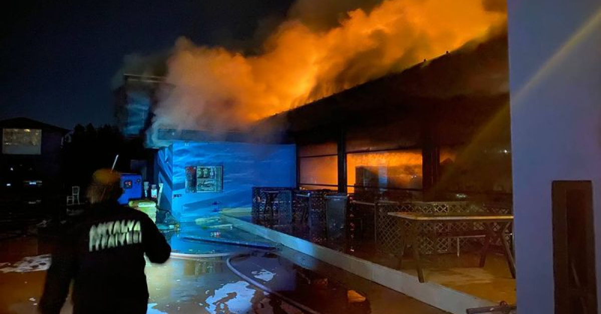 Antalya’da zincir markette yangın