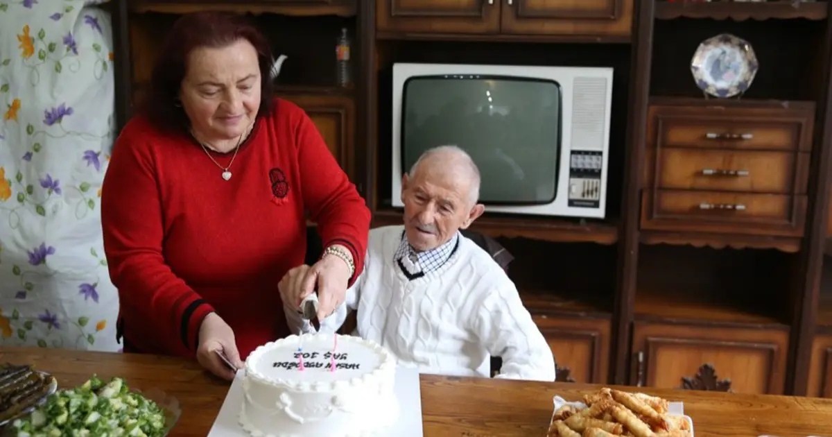 Asırlık dede tam 102 yaşında: ”Sıhhatim gençlik gibi”
