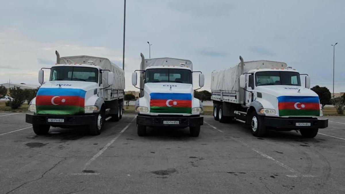 Azerbaycan İran’a insani yardım gönderdi