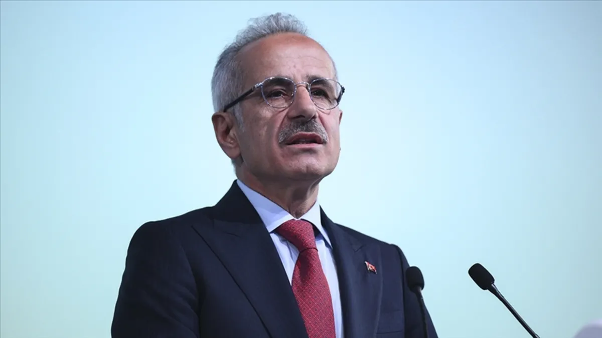 Bakan Uraloğlu’ndan kritik Hürmüz açıklaması:15 Türk sahibi gemiyi yakından takip ediyoruz!