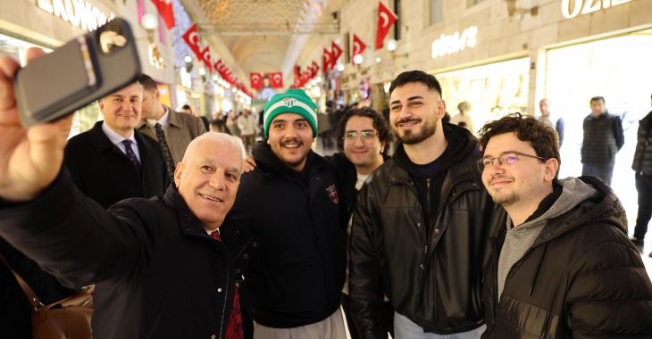 Başkan Bozbey çarşı esnafıyla bayramlaştı