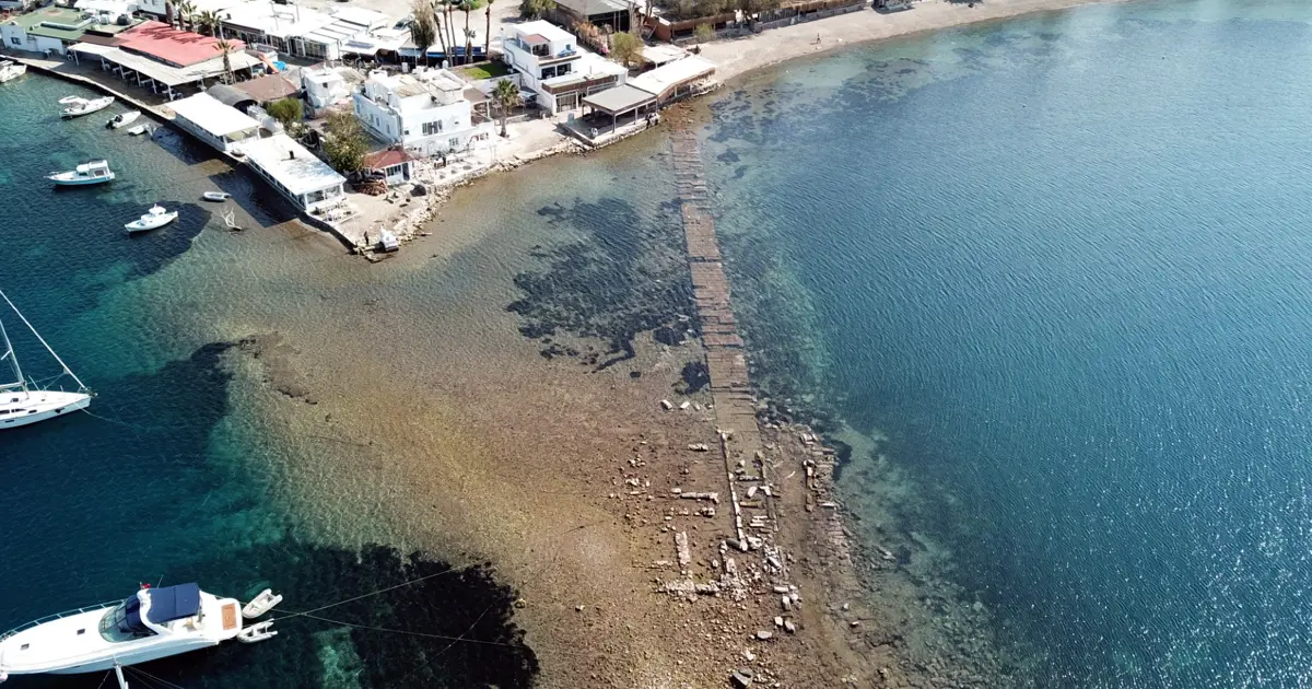 Bodrum’da deniz çekildi, tarihi kalıntı ortaya çıktı