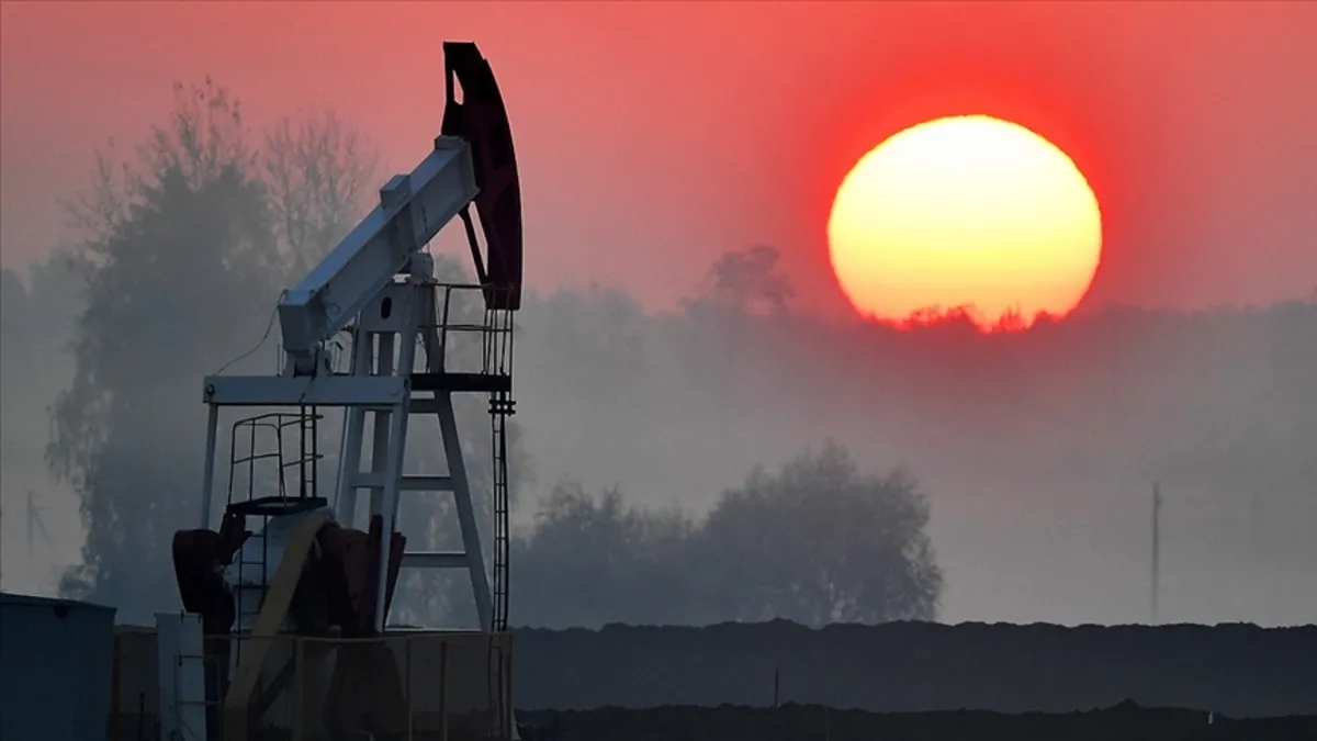 Brent petrol varil fiyatı 100 dolara koşuyor: Bir günde rekor yükseliş