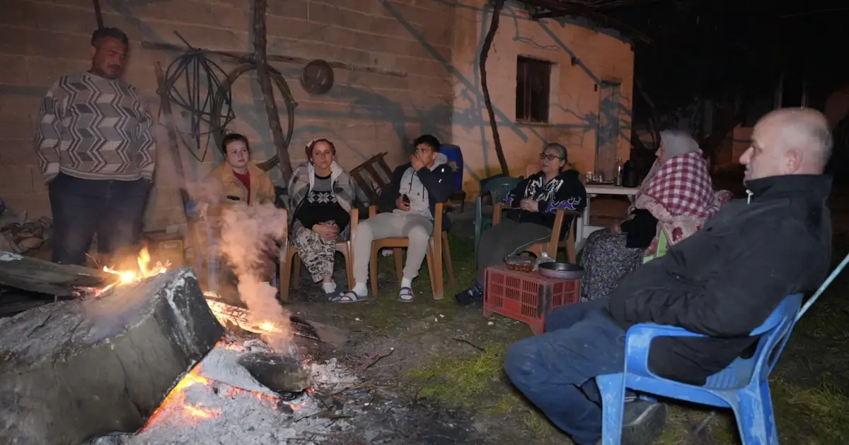 Buldan’da 5.1 büyüklüğündeki deprem. Artçılardan korkan vatandaşlar dışarda sabahladı