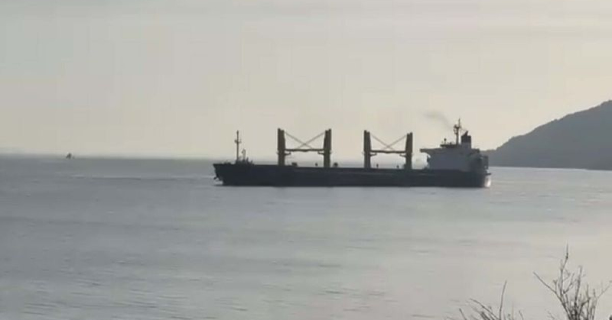 Çanakkale Boğazı’nda karaya oturan gemi kurtarıldı