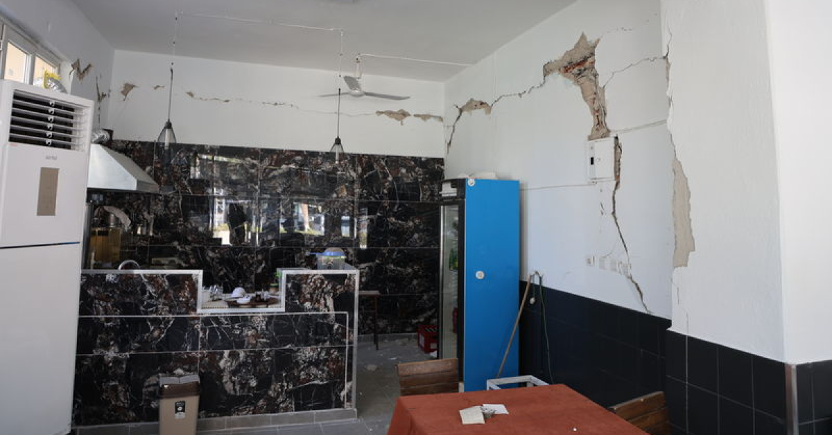 Denizli’de bazı evlerde çatlaklar oluştu