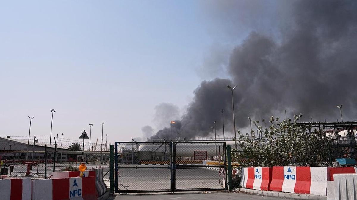 Dubai’de engellenen İHA parçalarının düşmesi sonucu 2 kişi yaralandı