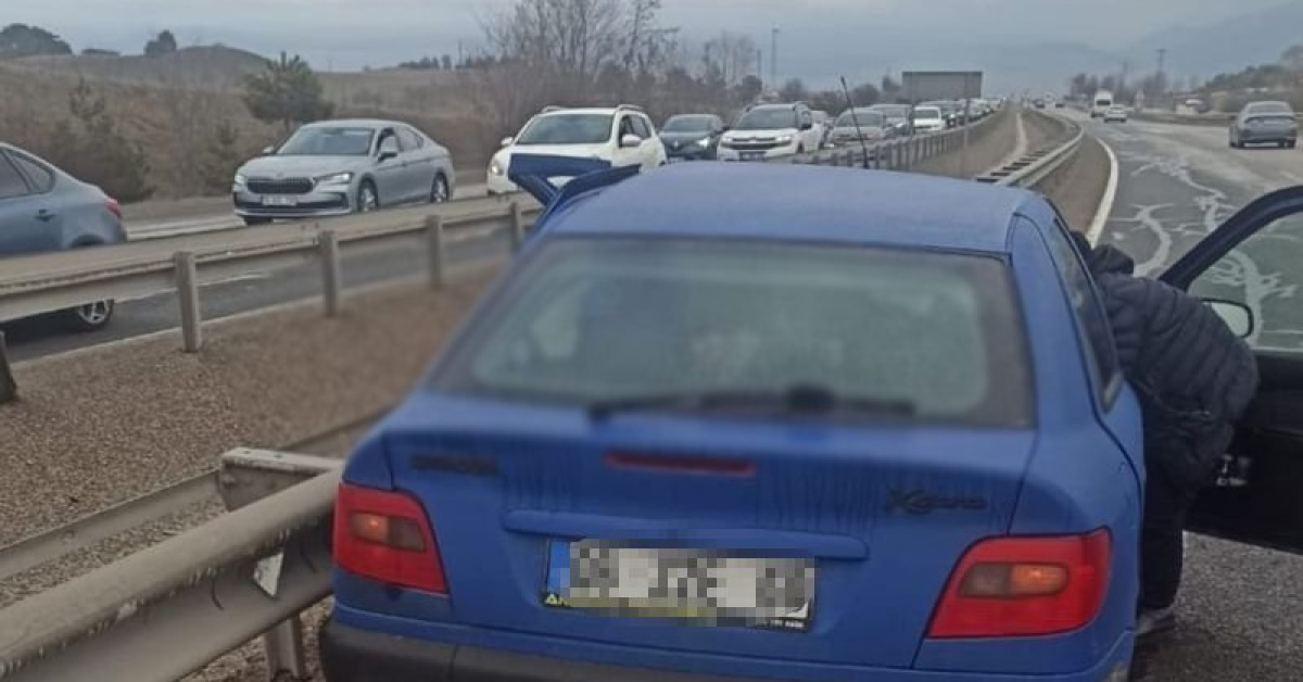 El freni çekilmeyen araç kaza yaptı! 1 ölü, 3 yaralı