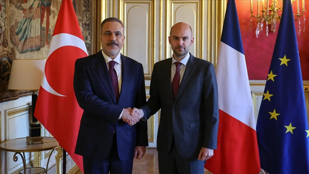 Fidan Fransız mevkidaşı Barrot ile görüştü