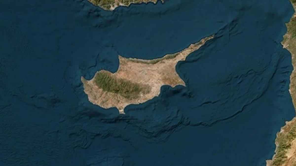 İngiltere, Kıbrıs Adası çevresine savaş gemisi konuşlandıracak