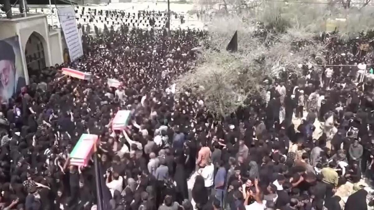 İran’da ölen 153 çocuk ve öğretmen için tören düzenlendi