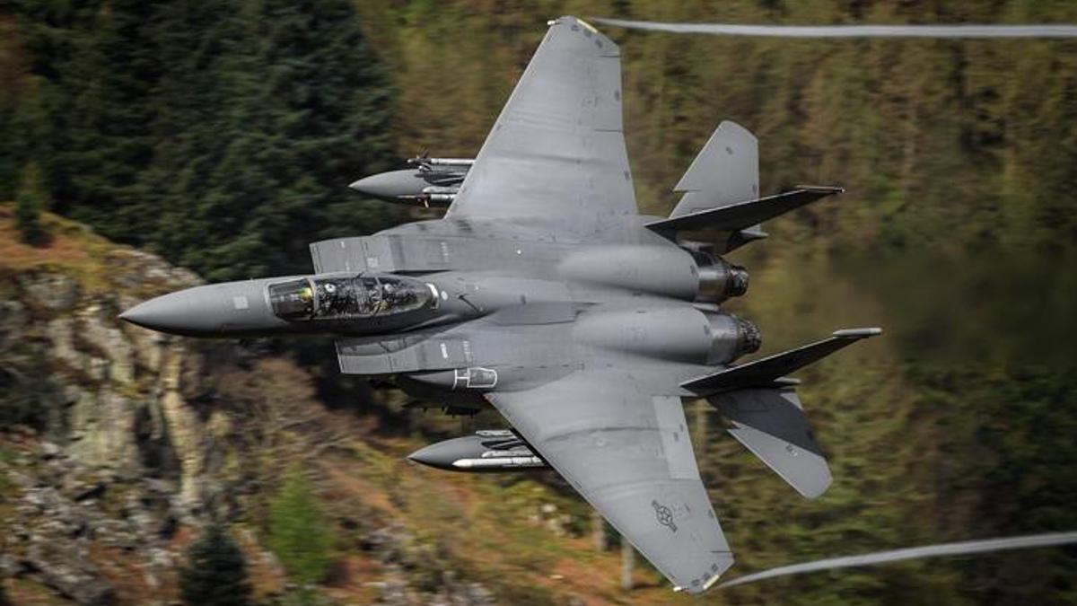İsrail basını: ABD’ye ait F-15 savaş uçağı düştü! “İran topraklarında kalan mürettebat, operasyonla kurtarıldı” iddiası…