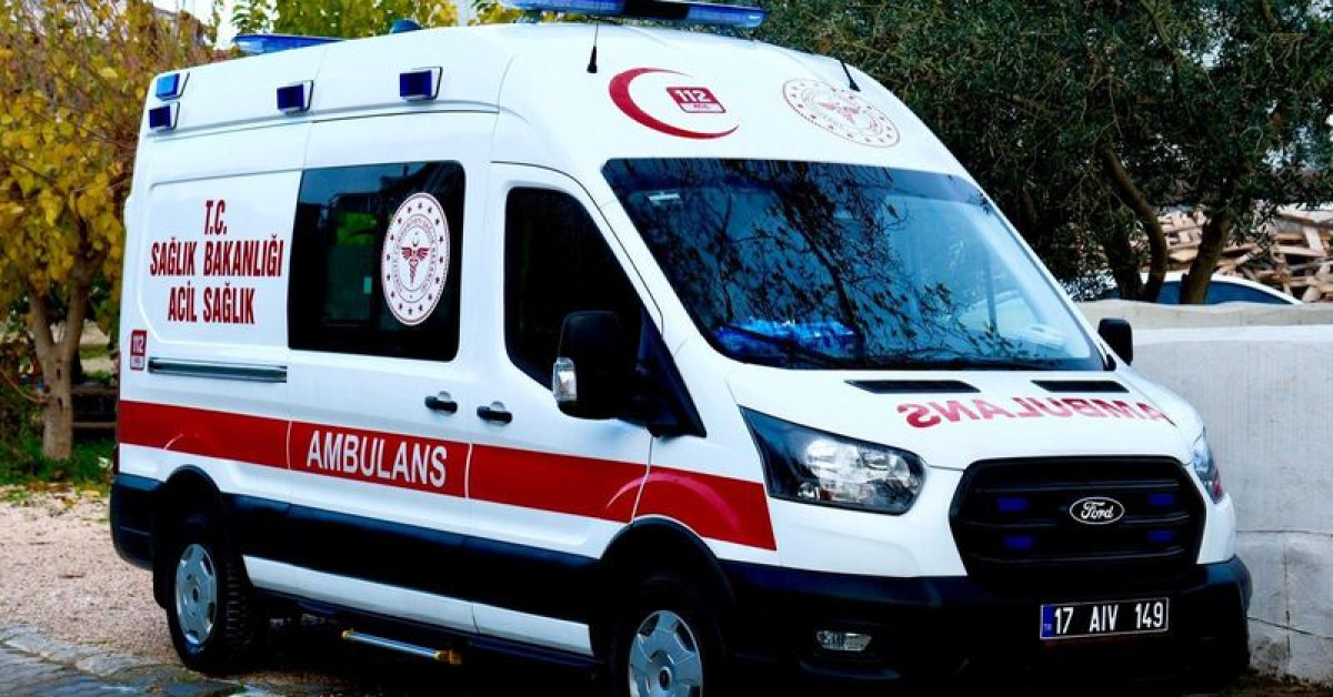 İstiflediği saman balyalarının üstüne düştü