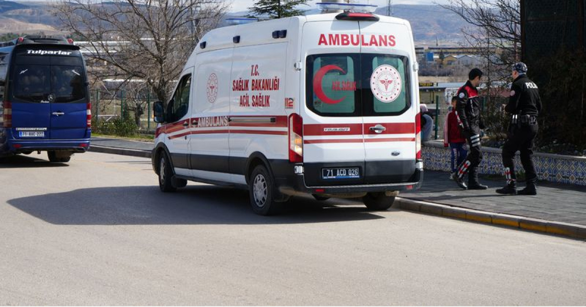 Kadın yolcu dolmuşu kan gölüne çevirdi!