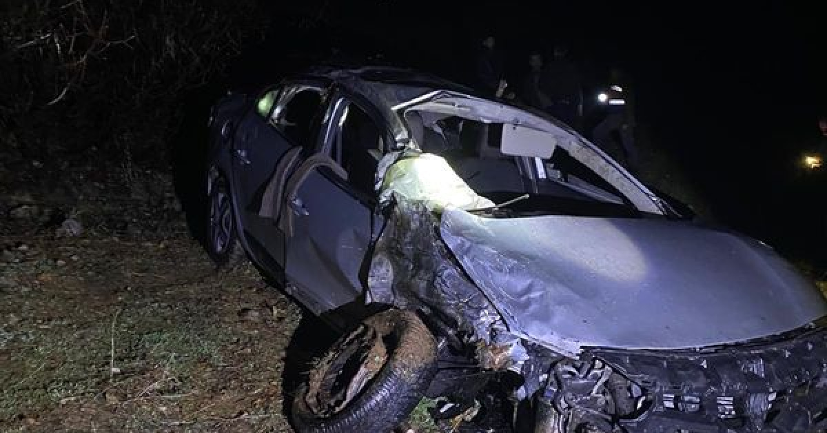 Kahta’da otomobil şarampole devrildi: 1 ölü, 4 yaralı
