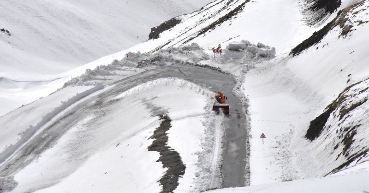 Kar erimesi çığ riskine yol açtı! 2 bölgeye uyarı!