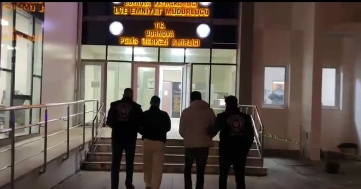 Kendilerini polis olarak tanıtıp, 2 kişiyi gasbettiler