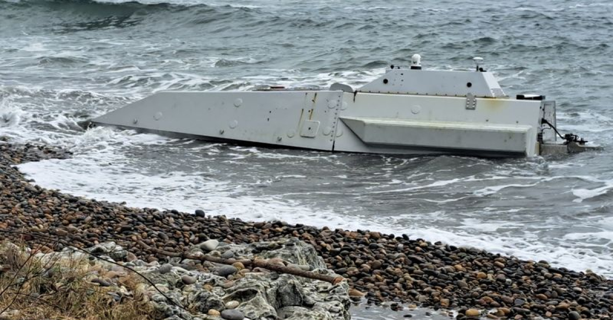 Kıyıya insansız deniz aracı vurdu