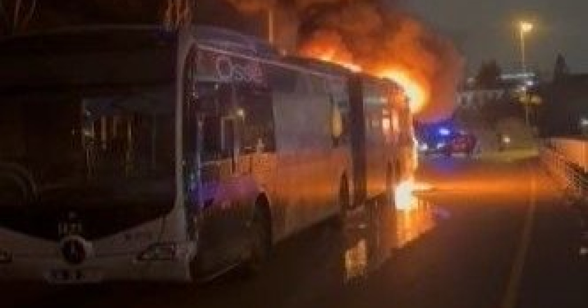 Köprüde metrobüs yangını!