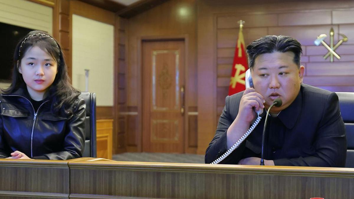 Kuzey Kore lideri Kim, kızı ile füze testinde!