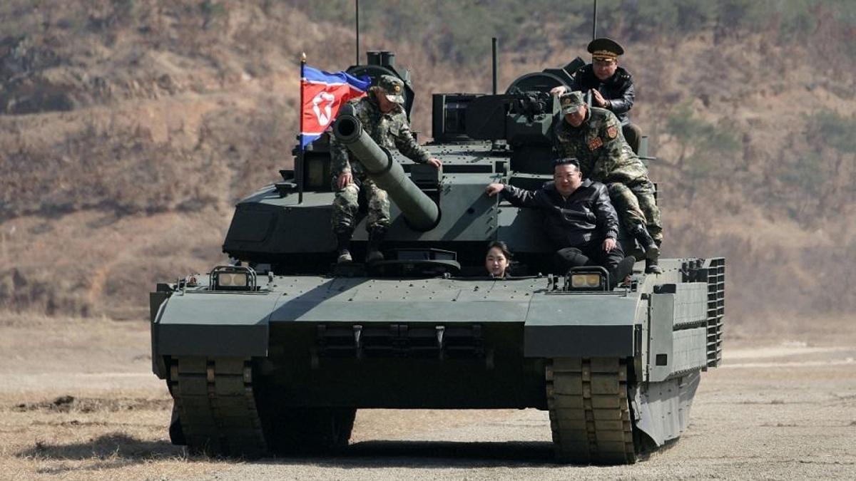 Kuzey Kore’nin veliahtı: Kim Ju-ae tank başında!