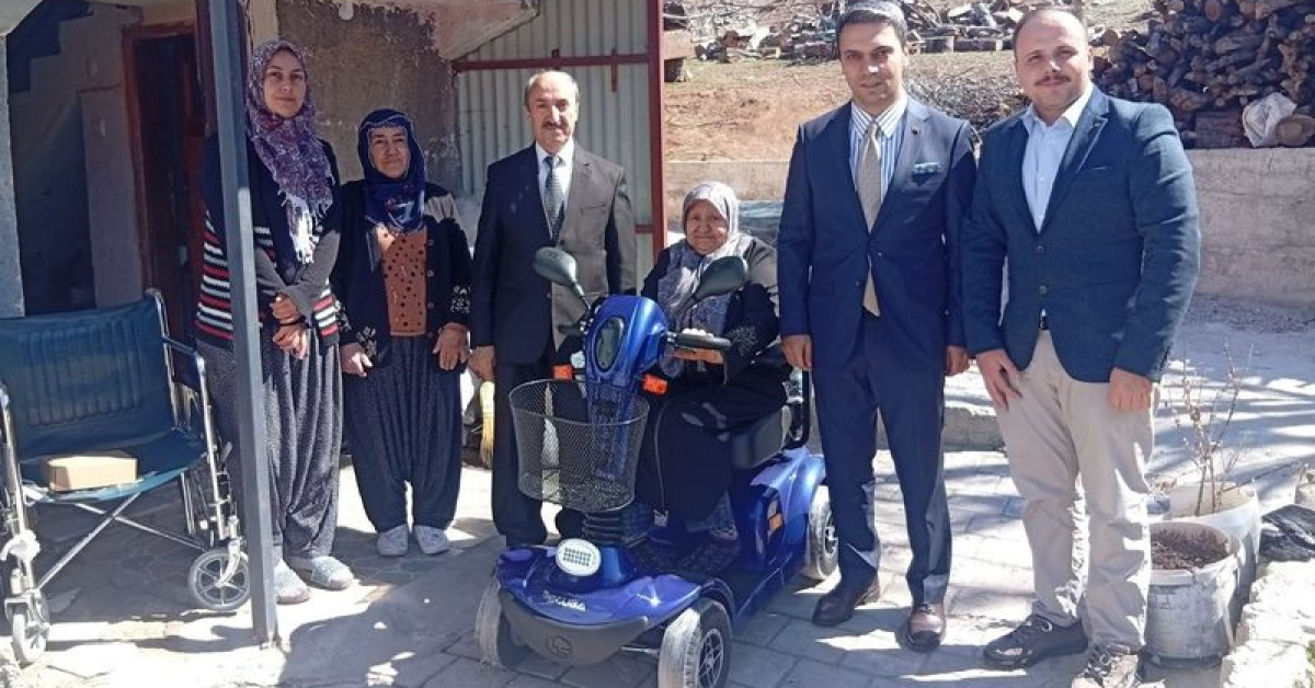 Mahalleli birleşti, akülü sandalye aldı