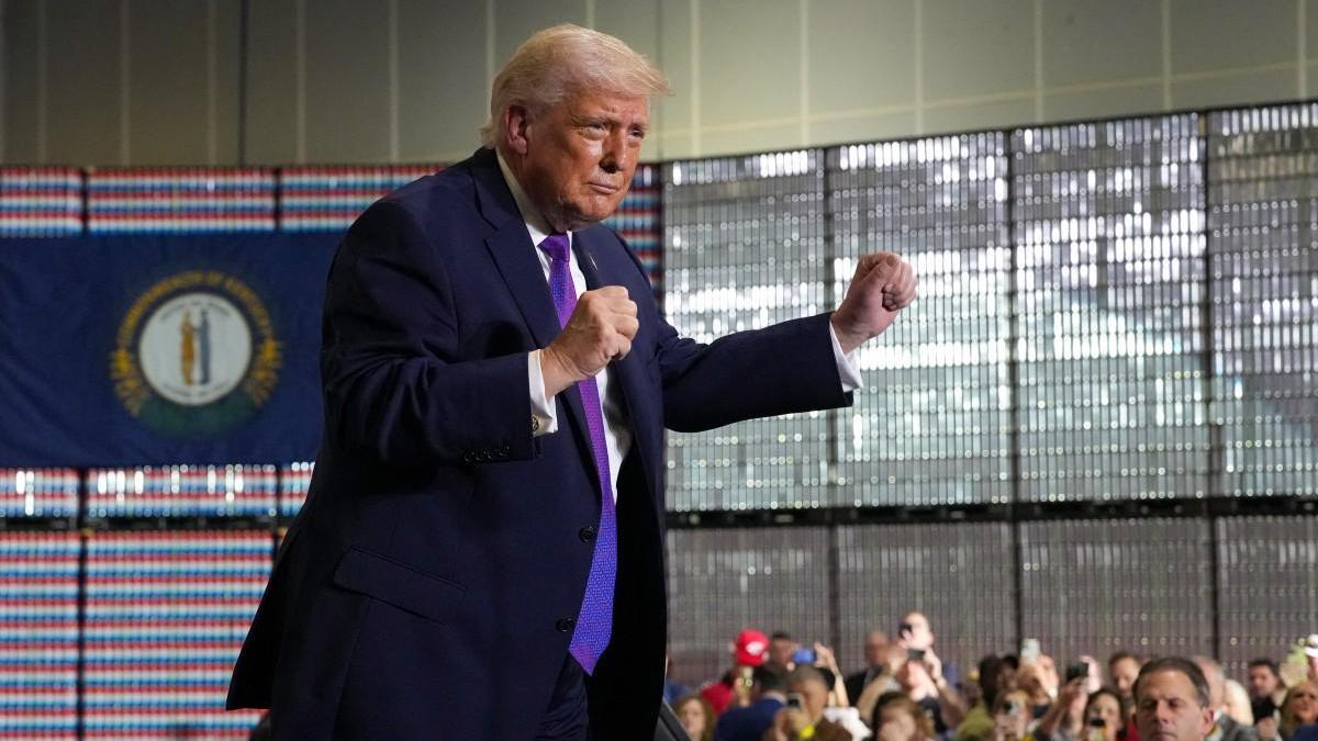 Orta Doğu alev alev, Trump ‘YMCA’! Savaşın ortasında Trump, dans etti…