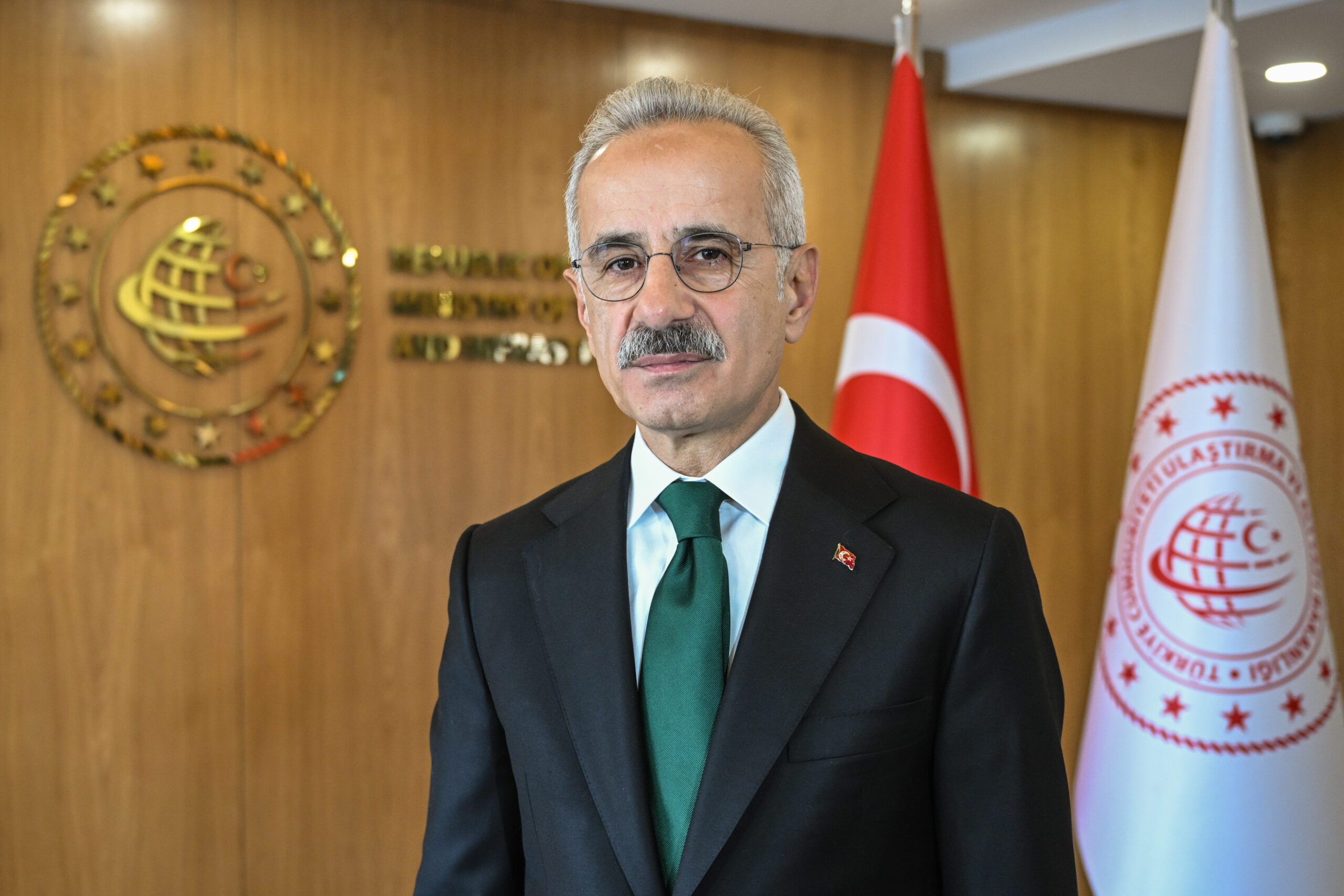 Savaş bölgesinden tahliyeler. Bakan Uraloğlu: Umman ile ek seferlerin sürmesi için mutabakata vardık