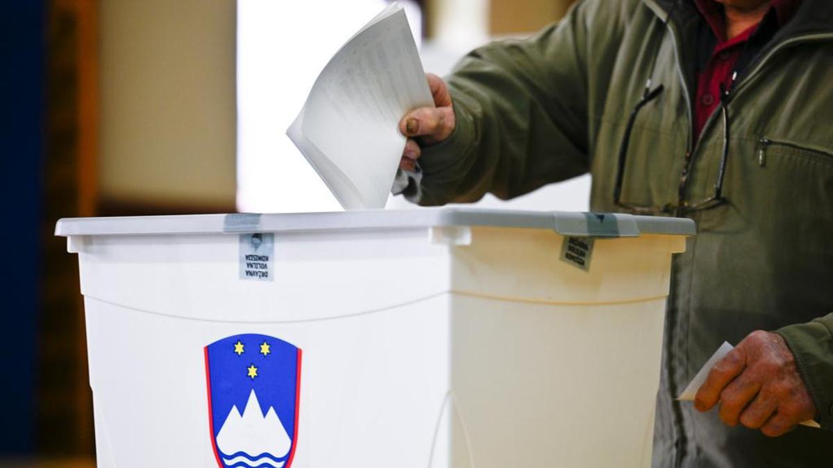 Slovenya genel seçim için sandık başında