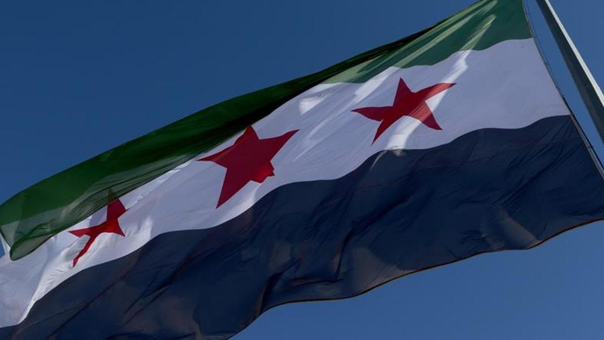 Suriye’nin Aynularap ve Haseke bölgelerinde “bayrak” krizi