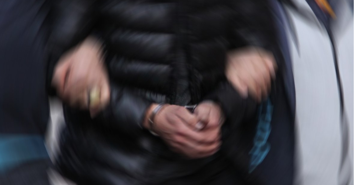 Tahliye sırasında 2 polisi yaraladılar!