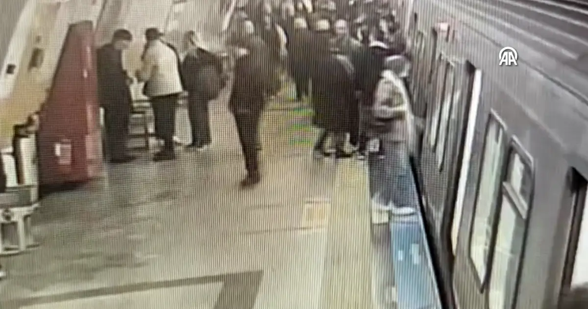 Taksim metrosunda polisten suçüstü