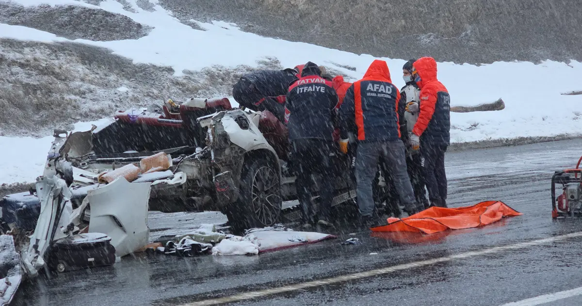 Tatvan’daki feci kazada ölü sayısı 3 oldu. 6 aylık bebek hastanede vefat etti