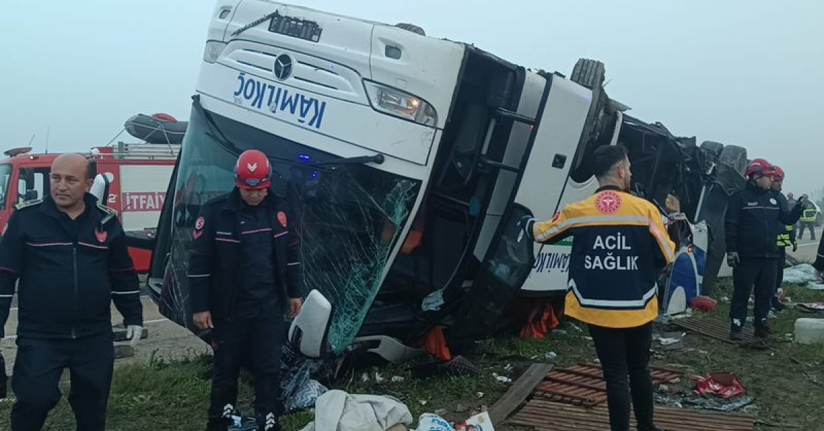 Yolcu otobüsü devrildi! Can kayıpları var!